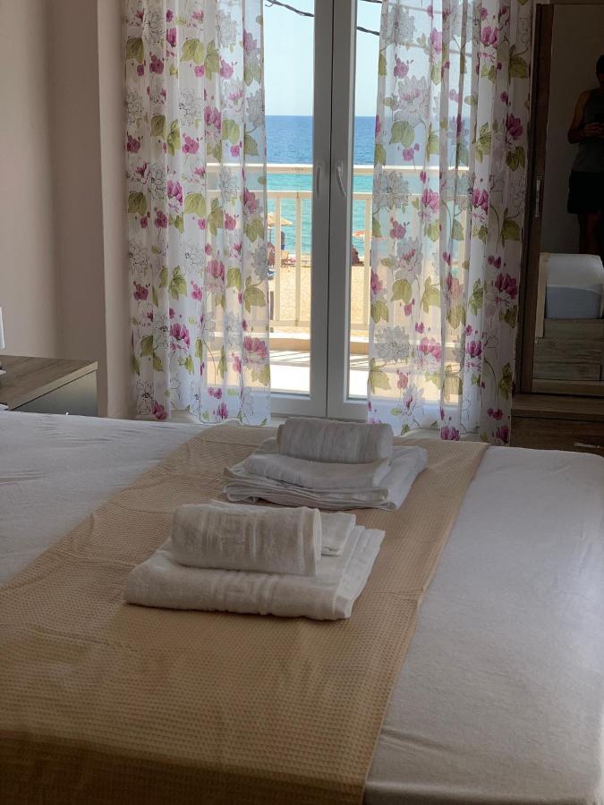 "Breeze" Front To The Sea - Hakidiki Villa Floyitá Eksteriør bilde