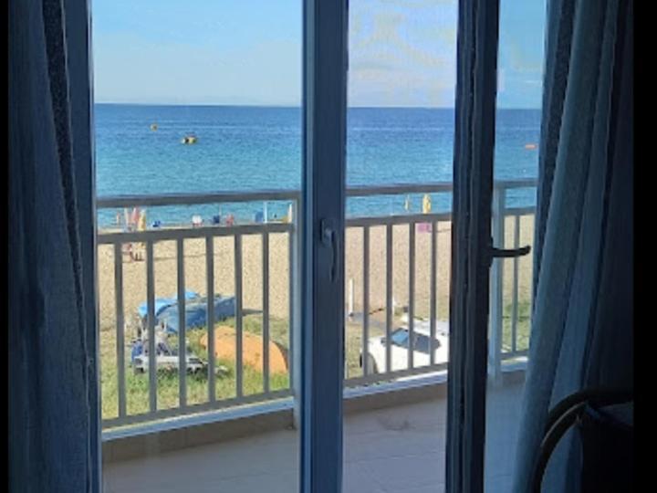 "Breeze" Front To The Sea - Hakidiki Villa Floyitá Eksteriør bilde